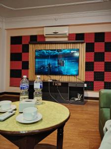 TV a/nebo společenská místnost v ubytování Hotel Mudkhu Durbar
