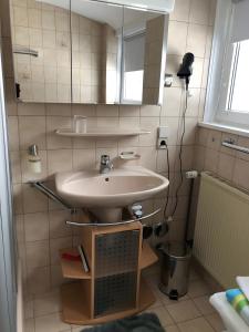 Bilik mandi di Ferienwohnung Haus Stuber