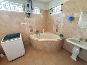 Un baño de Chez Shafah 24 fotos más
