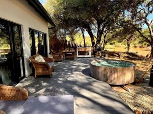 Zahrada ubytování Tapologo River Lodge + 28 fotografií