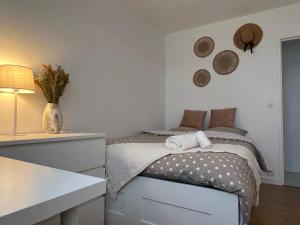 Postel nebo postele na pokoji v ubytování Jolie Chambre Confortable