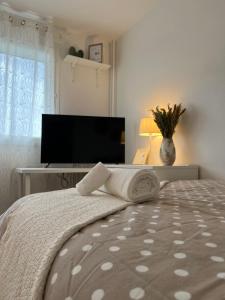 Postel nebo postele na pokoji v ubytování Jolie Chambre Confortable + 1 fotografie