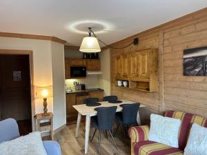 Kuchyň nebo kuchyňský kout v ubytování La Marmotte ARC 1950