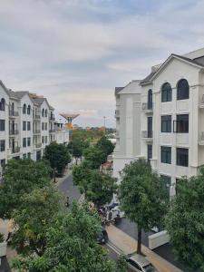 Gò CôngLà Lá 2 Vinhome Grand Park的城市街道的空中景观和建筑