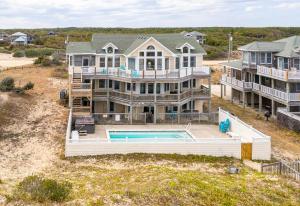 Bazén v ubytování C9289 Sun King II - Oceanfront, Elevator, 4x4 Area, Pool, Hot Tub, Pets OK! nebo v jeho okolí
