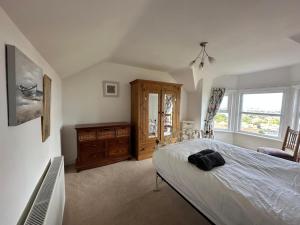 Ένα ή περισσότερα κρεβάτια σε δωμάτιο στο Sunset Cottage