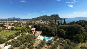 an aerial view of a villa with a swimming pool at Casa Finalmente in Garda