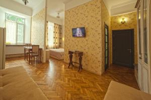 Телевизор и/или развлекательный центр в Apart Hotel Kvartira 1