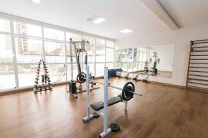 a gym with treadmills and exercise bikes in a room at 505 - Studio moderno no Centro-Batel in Curitiba