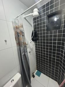 Ένα μπάνιο στο Apartamento em João Pessoa Bellagio