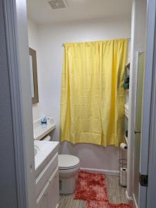 Photo de la galerie de l'établissement Zesty Studio & Pet Friendly Yard, à Modesto