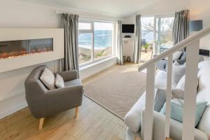 Khu vực ghế ngồi tại Trewollas Beach Cottage - Sennen