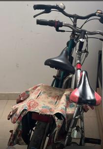 a bicycle with a seat with a blanket on it at Appartement Cosy Vue sur Mer in Dar Bouazza