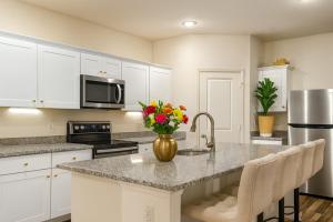 Φωτογραφία από το άλμπουμ του Crew Stay Sleeps 10, Wi-fi, Parking, Big Backyard σε Lavon