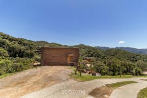 Nespecifikovaný výhled na hory nebo výhled na hory při pohledu z prázdninového domu + 4 fotografie