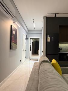 Et opholdsområde på Piramit Tower New High-Tech Apartment