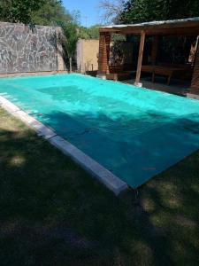 a swimming pool with blue water in a yard at Finca en Santiago del Estero in La Banda