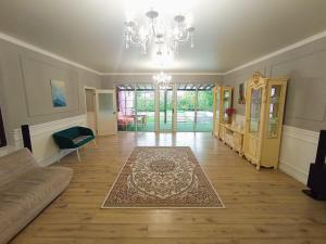 Φωτογραφία από το άλμπουμ του Beautiful house in Almaty στο Αλμάτι