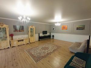 Φωτογραφία από το άλμπουμ του Beautiful house in Almaty στο Αλμάτι