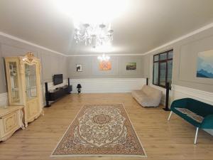 Φωτογραφία από το άλμπουμ του Beautiful house in Almaty στο Αλμάτι