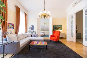 Posedenie v ubytovaní Elegant & Stylish Apartment city center