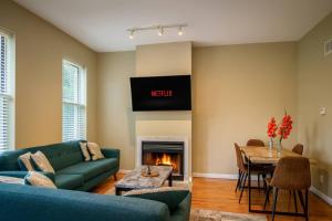 Fotografie z fotogalerie ubytování Stylish 2BR Apartment with Private Balcony near Soulard v destinaci Soulard