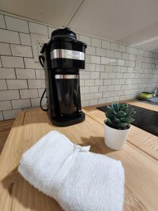 Η κουζίνα ή μικρή κουζίνα στο Cozy Tiny private Guesthouse Miami +8 φωτογραφίες