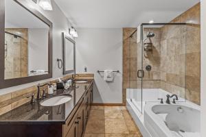 Phòng tắm tại 3 Bedroom Condo by Canadian Rockies Vacation Rentals +32 ảnh