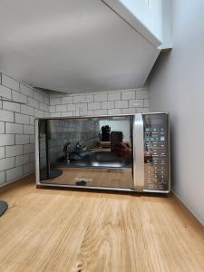 Η κουζίνα ή μικρή κουζίνα στο Cozy Tiny private Guesthouse Miami