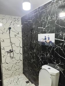 a bathroom with a black and white marble wall at Gite Berber Home in Azal +38 photos