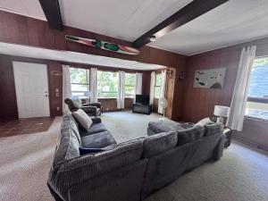 Istumisnurk majutusasutuses Emerald Cove Cottage-3 bd, 2 ba-Sleeps 10