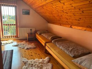 Ένα ή περισσότερα κρεβάτια σε δωμάτιο στο SUNNY Apartmán