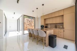 Kuchyň nebo kuchyňský kout v ubytování Villa Monte Sereno Pinarellu