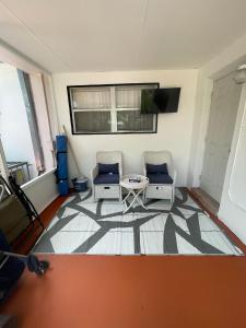 TV a/nebo společenská místnost v ubytování D&B Paradise Near Airport and Beaches + 24 fotografií