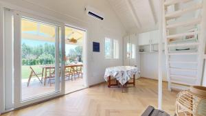 a room with a table and a dining room at Onnis Home Stay in Villasimius +33 photos