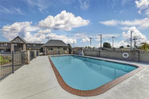 Πισίνα στο ή κοντά στο Best Western Plus Weatherford