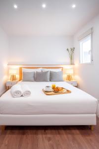 Ένα ή περισσότερα κρεβάτια σε δωμάτιο στο El Pilar Luxury Suites By VALENCIAFLATS EU