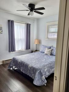 a bedroom with a bed and a ceiling fan at Cottage on Durango in Tacoma