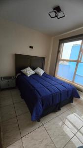 En eller flere senge i et værelse på Departamento acogedor + 2 billeder