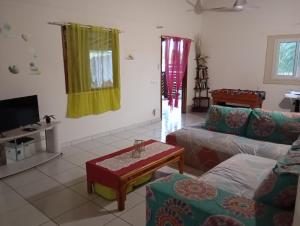 TV/trung tâm giải trí tại L'Authentique Sikryé