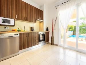 Fotografie z fotogalerie ubytování Stylish Island Villa with Sunlit Garden v destinaci Cacla D'or