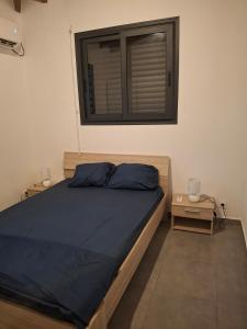 a bedroom with a bed and a window at Haut de maison T4 à Petit Canal in Petit-Canal