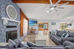 Et opholdsområde på High Tide Haven By StayLage