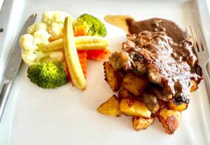 Gallery image of SELA Bungalow and Italian Restaurant in Koh Rong +5 photos