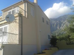 Nespecifikovaný výhled na hory nebo výhled na hory při pohledu z apartmánu