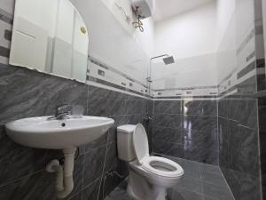 Bilik mandi di Hưng Home +22 gambar