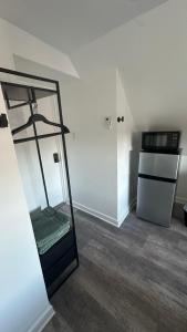 Kuchyň nebo kuchyňský kout v ubytování Modern & cozy Room in Queens near Train station and buses