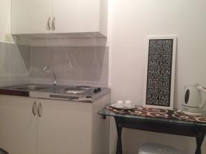 Kuhinja ili čajna kuhinja u objektu Apartments OldTown