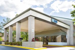 a building with a sign on the front of it at Days Inn by Wyndham Hoover Birmingham in Hoover