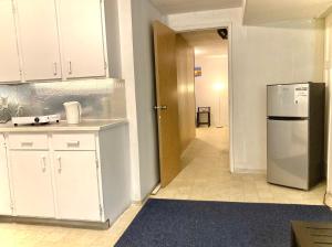 Η κουζίνα ή μικρή κουζίνα στο Studio Suite with private Living room at semi-basement